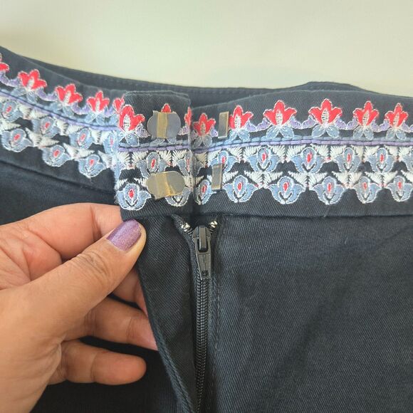 LOFT Black Embroidered Shorts Size 00 NWT Boho Floral Trim - Picture 4 of 11